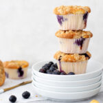 3 Blueberry Muffins gestapelt